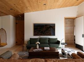 Willow Creek - Modern Sunlit Bungalow, hotel v destinaci Hillier