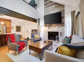 Cozy 3 BR Game Area Fire Pit, hotel in East Stroudsburg