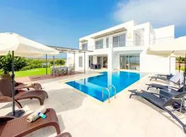 Villa in Tersanas with Sea Views & Pool