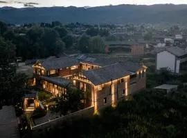 Shaxi Ancient Town Shiran Mountain Homestay