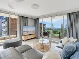 2BR Beachfront Bliss in Broadbeach ! Ocean Views!