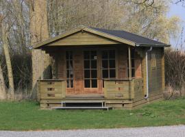 Lodge op Recreatiepark de Uilenburg, hotel v destinaci Hommerts