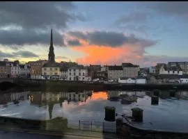 Stunning Refurbished 1 Bedroom, Harbour Apartment.