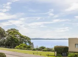 Portofino, 1,7 Laman Street - First floor unit with beautiful views, air con and Wi-Fi and close to town