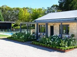 Adelaide Hills luxury cottage spectacular views
