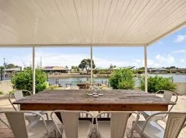 Canal viewPrivate JettyFamily-Pet Friendly