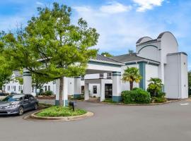 Clarion Pointe Apex - Holly Springs, hotel v destinaci Apex