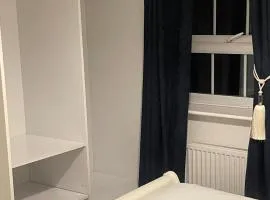 Luxury Home, 3 mins from Alexandra Hospital, Redditch