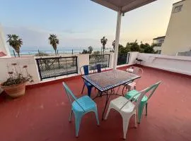 Casa con vistas al mar y jardín