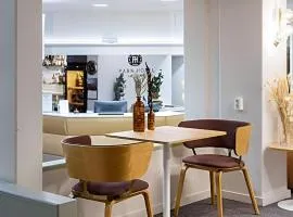 フィンランディア　パーク　ホテル　ヘルシンキ、ヘルシンキにあるヘルシンキ・ヴァンター国際空港 - HELの周辺ホテル