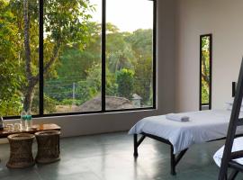 SoultoSoul Guesthouse, casa de hóspedes em Navadwīp