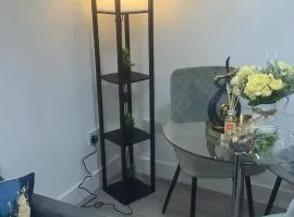 1B, zone 2 Westbourne Park , sleeps 4