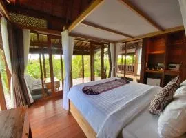 Suite Room with AC ,surrounded by ricefield By iLys Collection