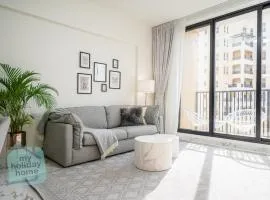 Beachfront Luxury 1BR Sea View