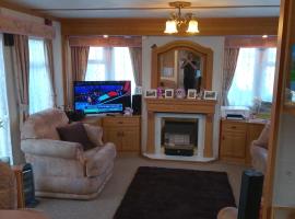 warden springs caravan park MS16 Thornhill road, Eastchurch,ME124HF, hotel in Sheerness