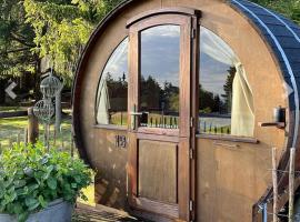 Schlummerfass Taufsteinhütte, hotel v destinaci Schotten