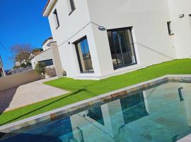 Beautiful House, Villa, Pool VILLA AZURE PISCINE, hotel di Magalas