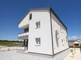 Family-friendly apartments with swimming pool Vrsi - Mulo, Zadar - 24110