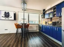 Center Pearl 2BR WIFI Easy-Check-In