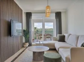 Palm Beach Residency - Beachside with Free Parking