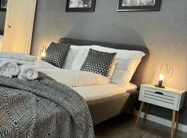 Exclusive design apartment & Town centre & Free parking & 12 PM CHECKOUT