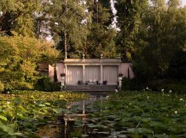 Relais La Foleia - Luxury Villa with private lake, hotel v destinaci Veruno