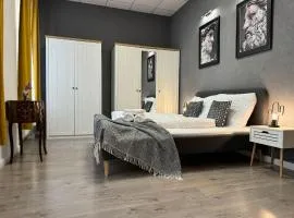 Exclusive design apartment & Town centre & Free parking & 12 PM CHECKOUT