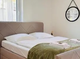 AMAO Pearl - Rollstuhlgerechte Suite - 94 qm - Balkon & Tiefgarage - Aufzug - Nähe Messe - bis 10 Pers 2Whg