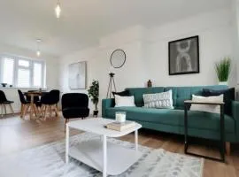 Melbourne Apartment by Stays Accommodation - Long Stays Welcome