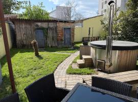 Du calme en pleine ville Jacuzzi, hotel v destinaci Bordeaux