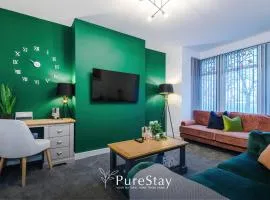 Beautiful Bradford 3 Bedroom Home Sleeps 8 with Parking by PureStay