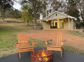 Farm Stay - 2 Bedroom cottage，位于Murphys Creek的农家乐