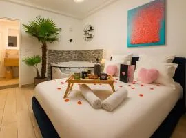 L'Escale Balnéo'Romantique - Loveroom - Jacuzzi & Petit déjeuner