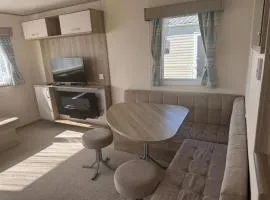 Great Caravan At Dovercourt Holiday Park, Essex Ref 44206V