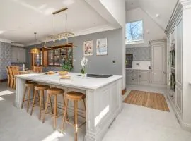 Luxury Period 7 Bed Mansion near Warner Bros