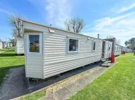 Cosy 8 Berth Caravan At Highfield Grange Holiday Park In Essex Ref 26724Wr