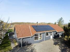 Pet Friendly Home In Humble With Sauna, hotel s jacuzzi v destinaci Humble