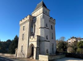 La Tour Carrée de Nontron, sleeps 12, Hotel in Nontron