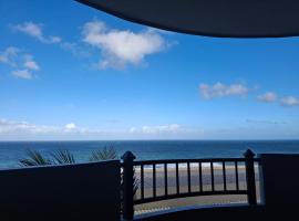 Beachfront - Sunrise Views, хотел в Уестбрук