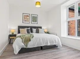 Prime Town Centre Location I Gold St D-Lux 1BR Apartment with Sofa Bed, Modern Amenities, Walk to Train, Bus Stations, Shops & Cafés I Leisure and Business Stays Welcome MULTIPLE UNITS AVAILABLE