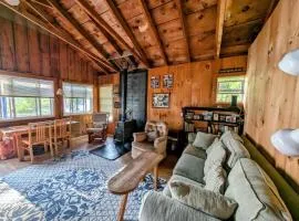 Lake Life Waterfront Cabin NEW
