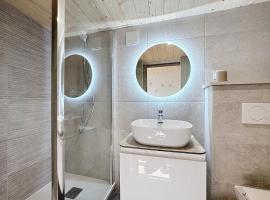 Fleurie - Anse Centre - Chambre et Salle de bain WC privée - Cuisine partagée, hotel v destinaci Anse
