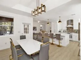 Castlewood Retreat at Big Bear Central Modern Family Chalet