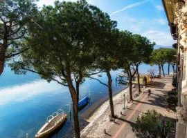 Gritti Palace Morcote - Stunning waterfront two-room flat offering breathtaking lake views - Papavero