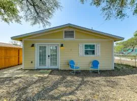 Walk to Pier & Dining: Central Rockport Cottage