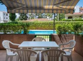 AT253 Ground floor with pool next to the beach