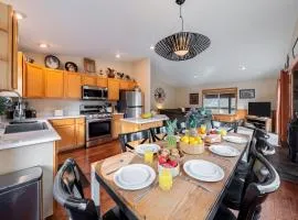 Stylish Truckee Retreat Deck Near Lake Skiing Moraine by AvantStay