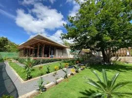 CocoBay Sunny Retreat House