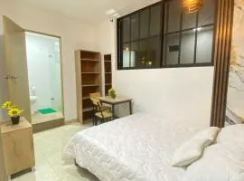 23 COMODO APARTAMENTO CON BALCON EN LAURELES ESTADiO 2 HAB 2 BAÑOs