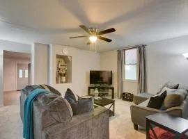 2 Mi to Historic District Cozy Home in Quincy!